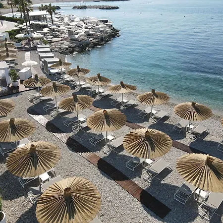 Design Coastal Garden Apartment